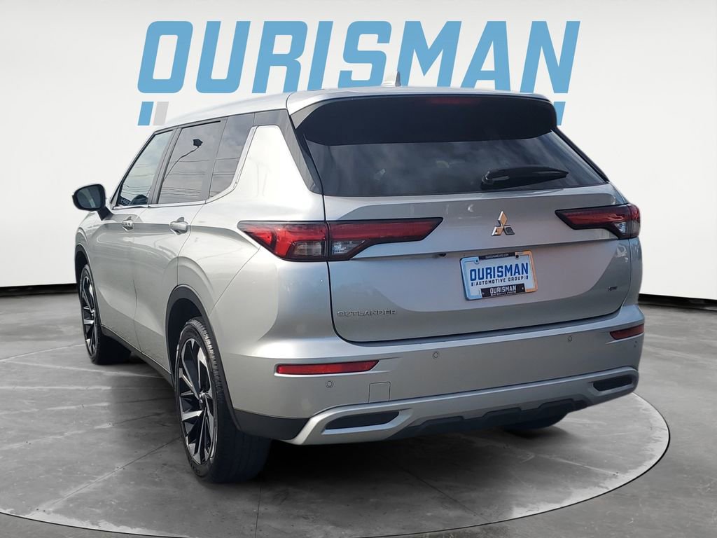 Used 2024 Mitsubishi Outlander SE image 4