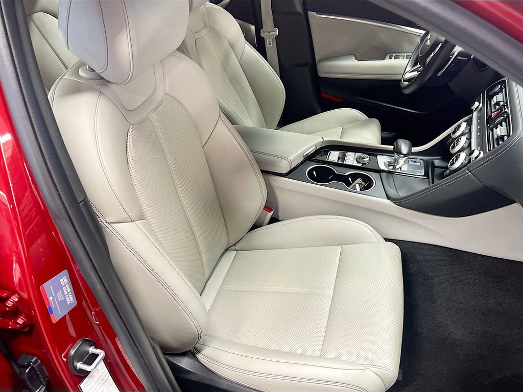Used 2023 Genesis G70 2.0T image 29