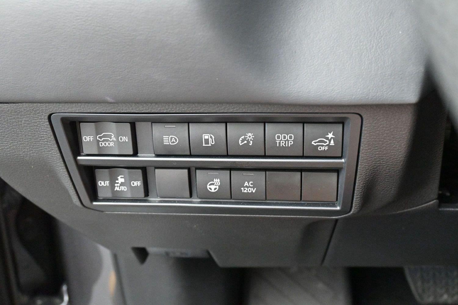 Used 2023 Toyota Sequoia Platinum AWD/4WD image 25