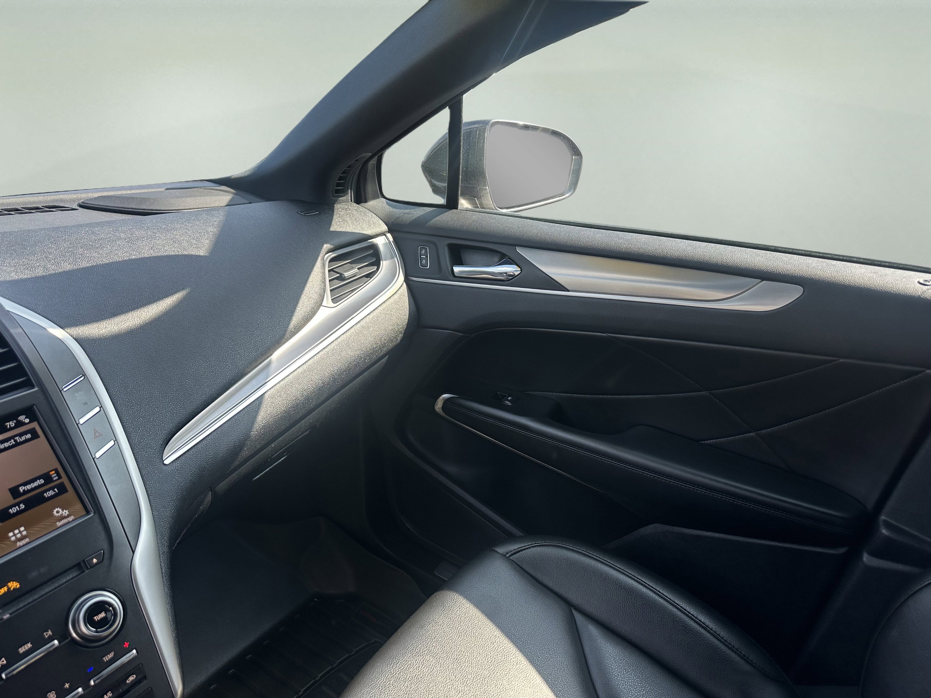 Used 2019 Lincoln MKC Premiere image 16