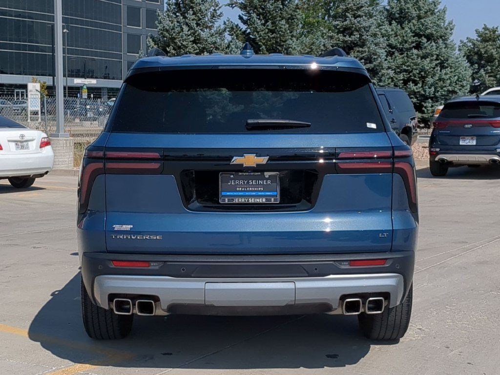 Used 2024 Chevrolet Traverse LT w/ Trailering Package FWD image 5