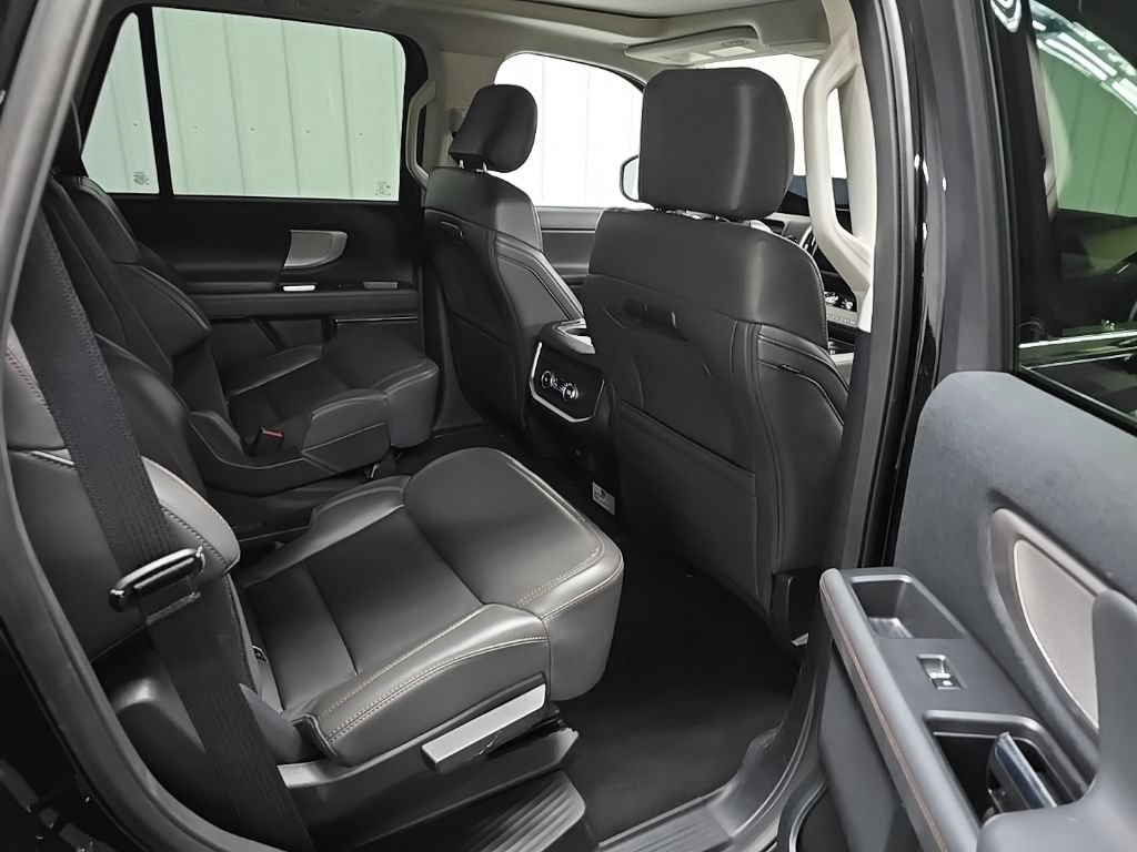 Certified 2025 Ford Expedition Active AWD/4WD image 22