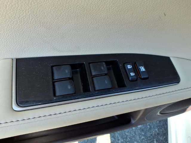 Used 2016 Lexus ES 350 w/ Luxury Package w/Wood Trim FWD image 9