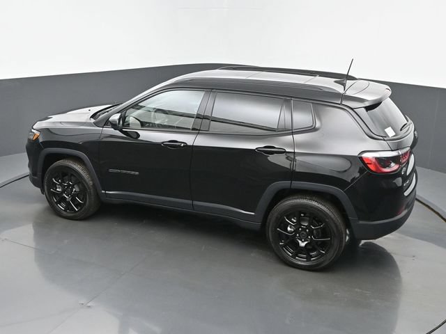 New 2025 Jeep Compass Latitude w/ Sun & Sound Group AWD/4WD image 40
