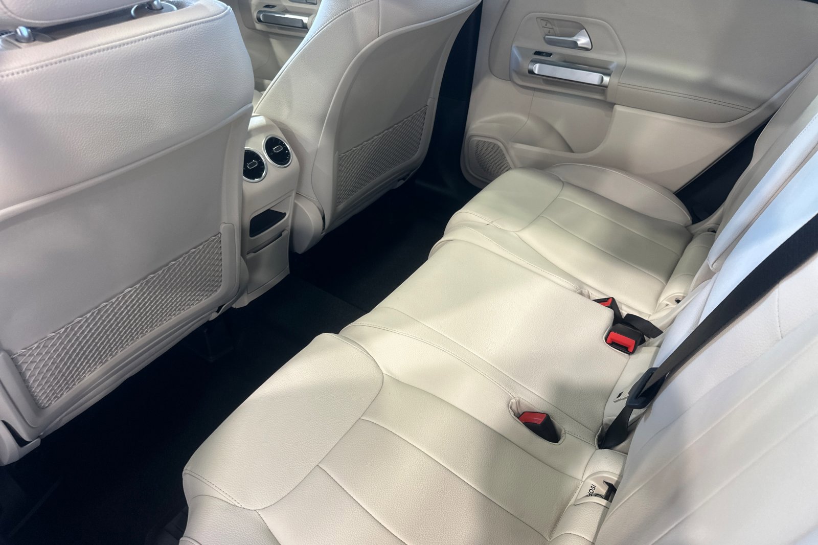 New 2025 Mercedes-Benz GLB 250 4MATIC image 12