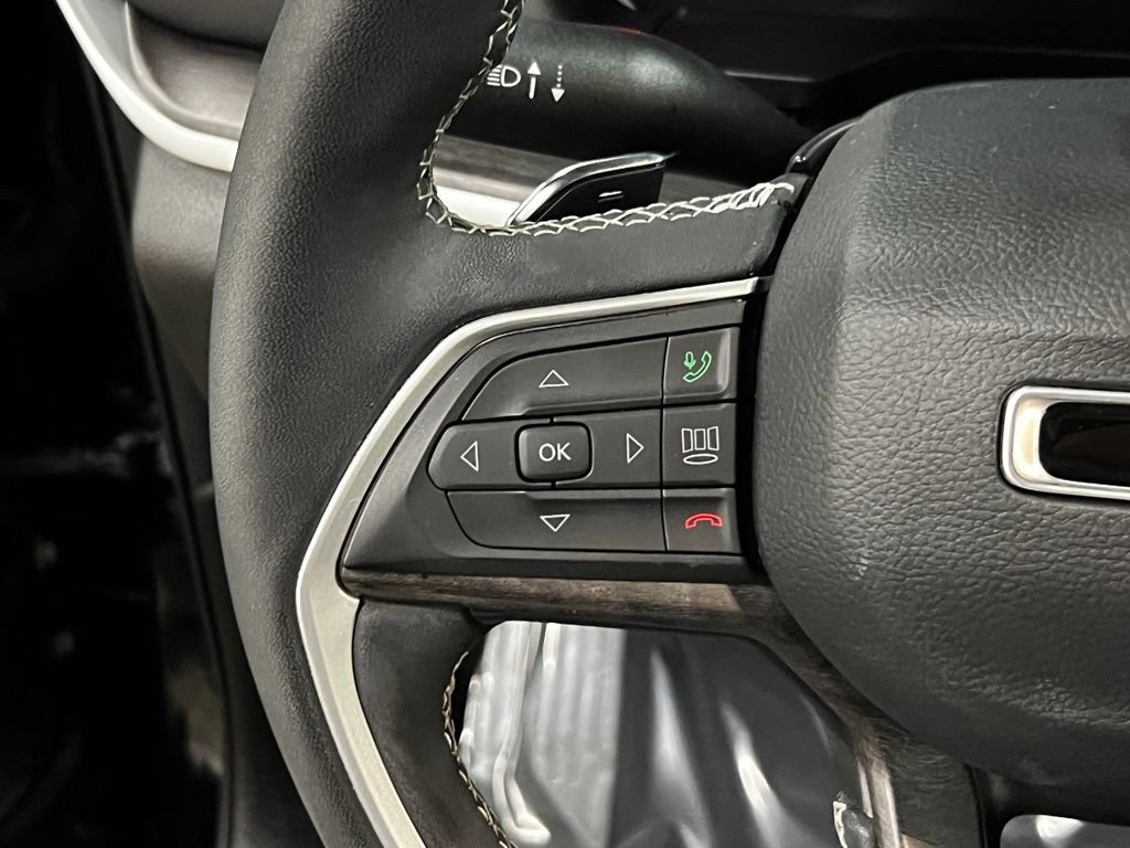 Used 2023 Jeep Grand Cherokee Limited AWD/4WD image 16