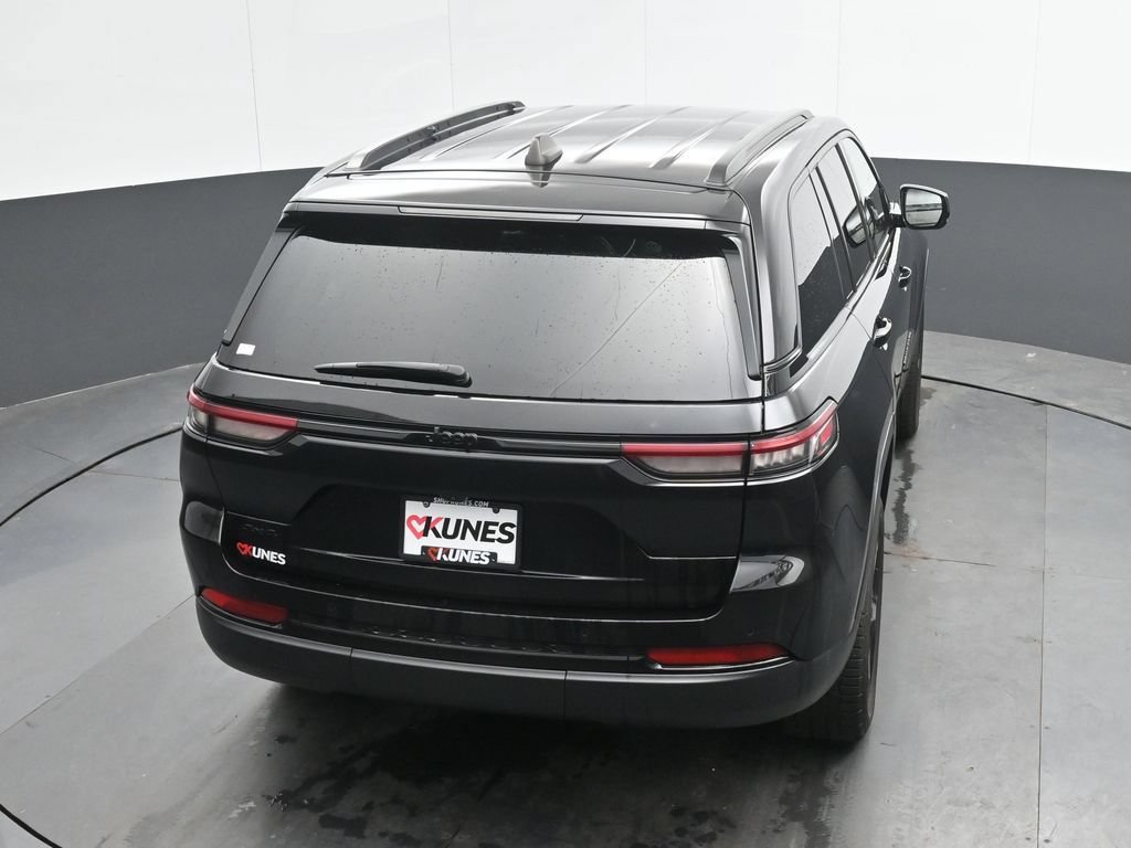 Used 2023 Jeep Grand Cherokee Altitude AWD/4WD image 28