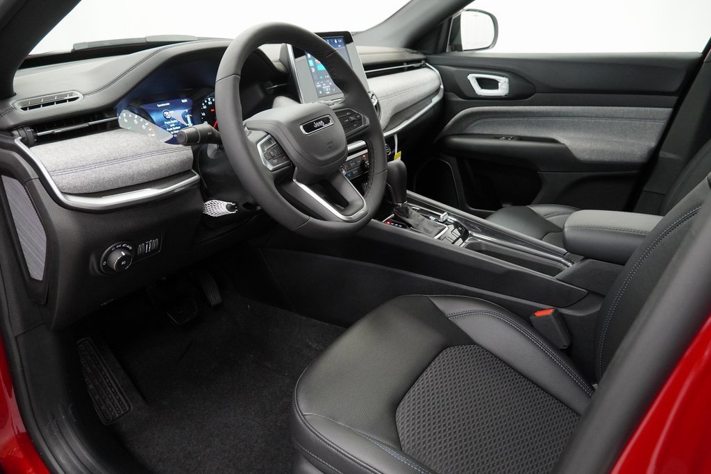 Certified 2025 Jeep Compass Latitude w/ Convenience Group image 18