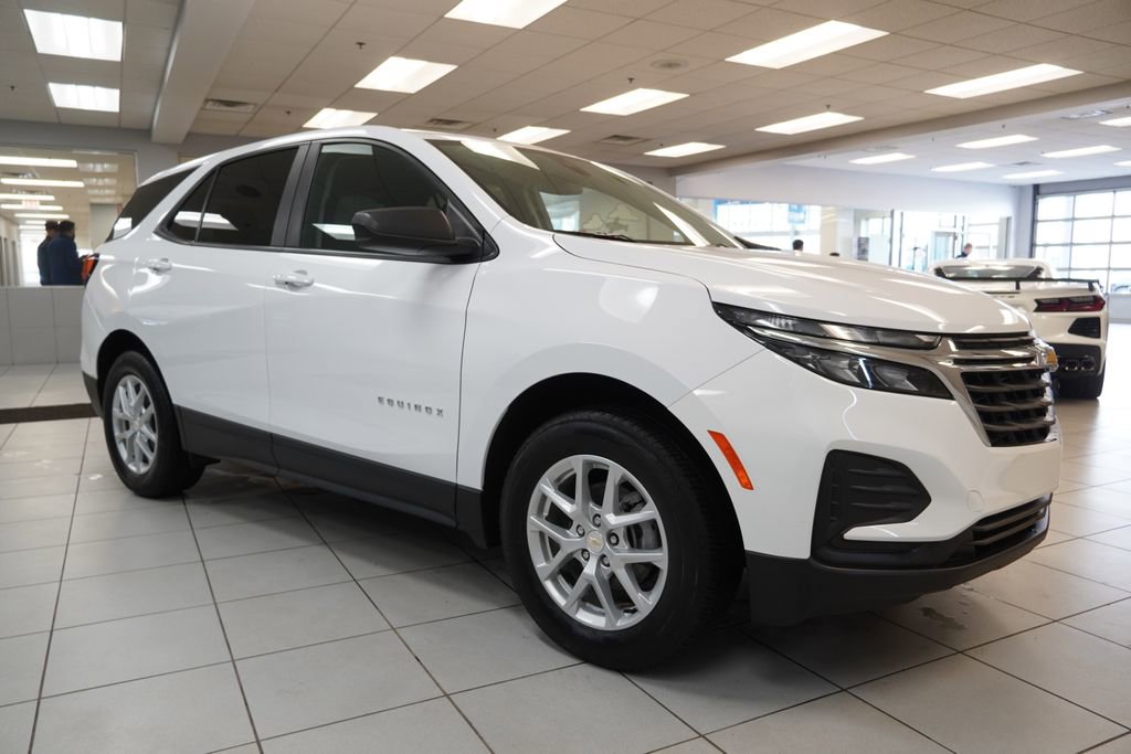 Used 2023 Chevrolet Equinox LS w/ LS Convenience Package image 14