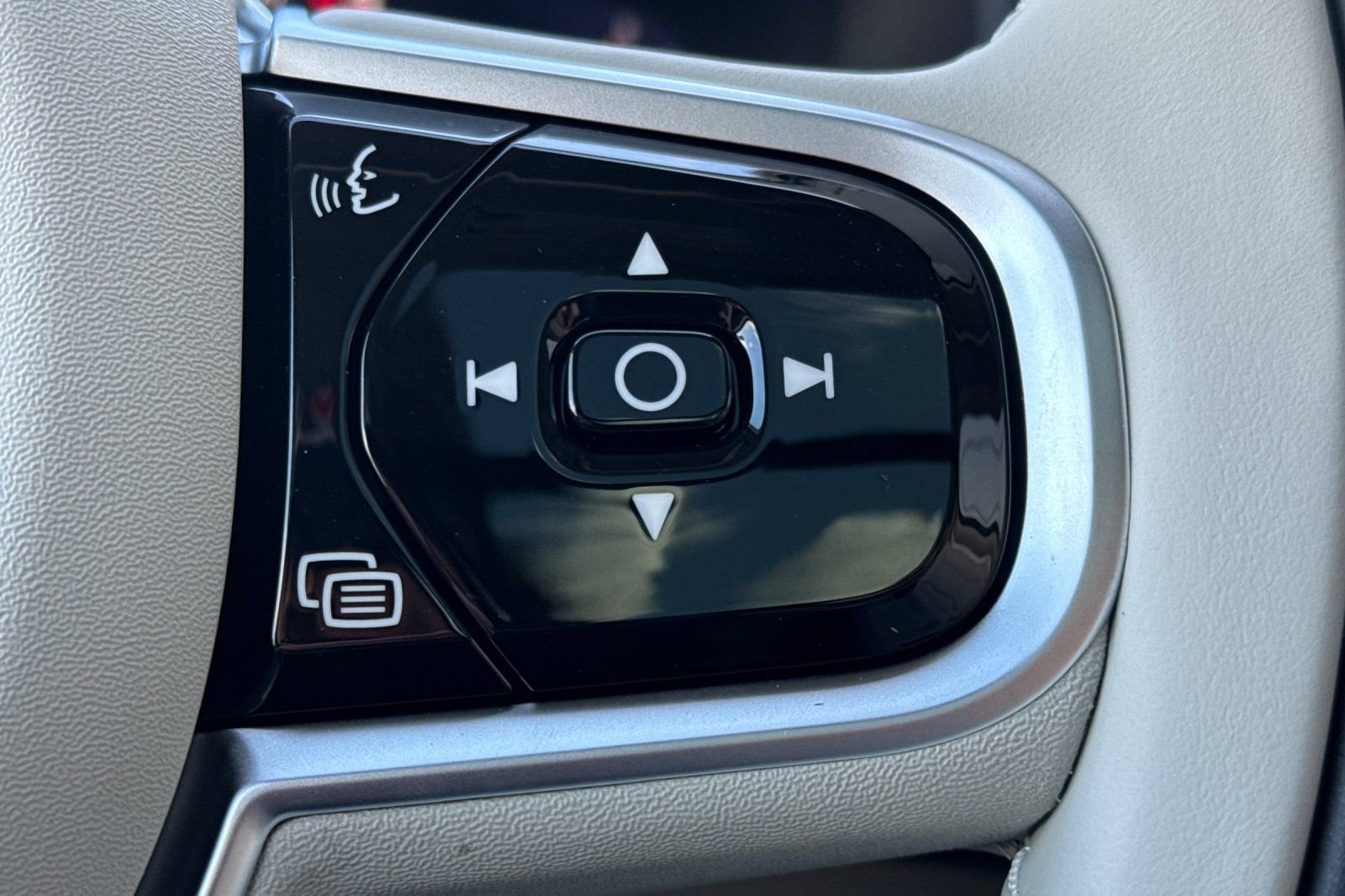 New 2026 Volvo XC90 B6 Ultra w/ Protection Package AWD/4WD image 30
