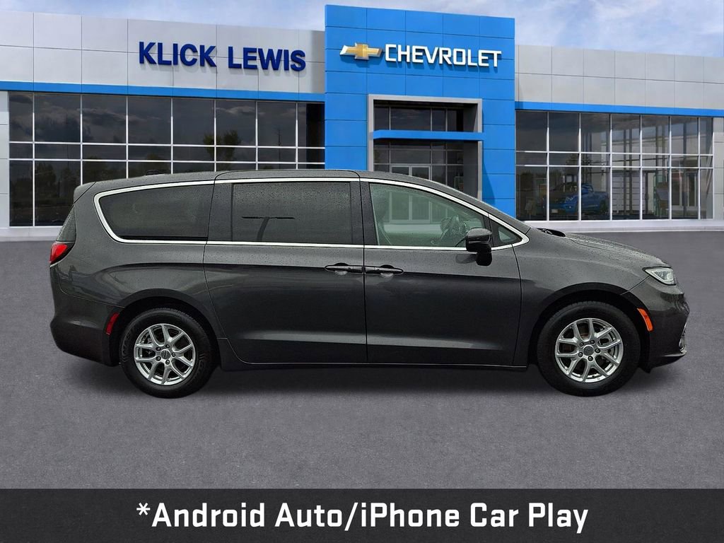 Used 2023 Chrysler Pacifica Touring-L FWD image 9