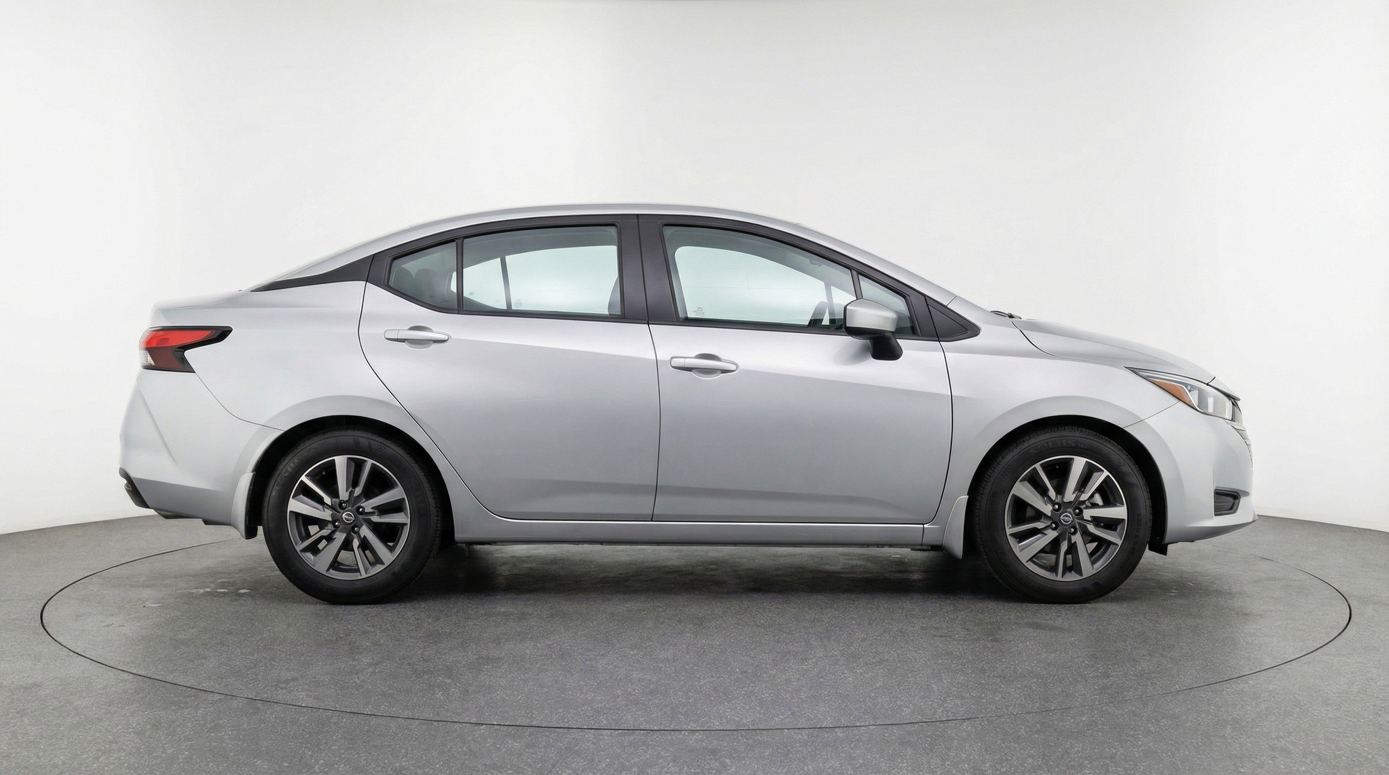 Used 2025 Nissan Versa SV FWD image 11