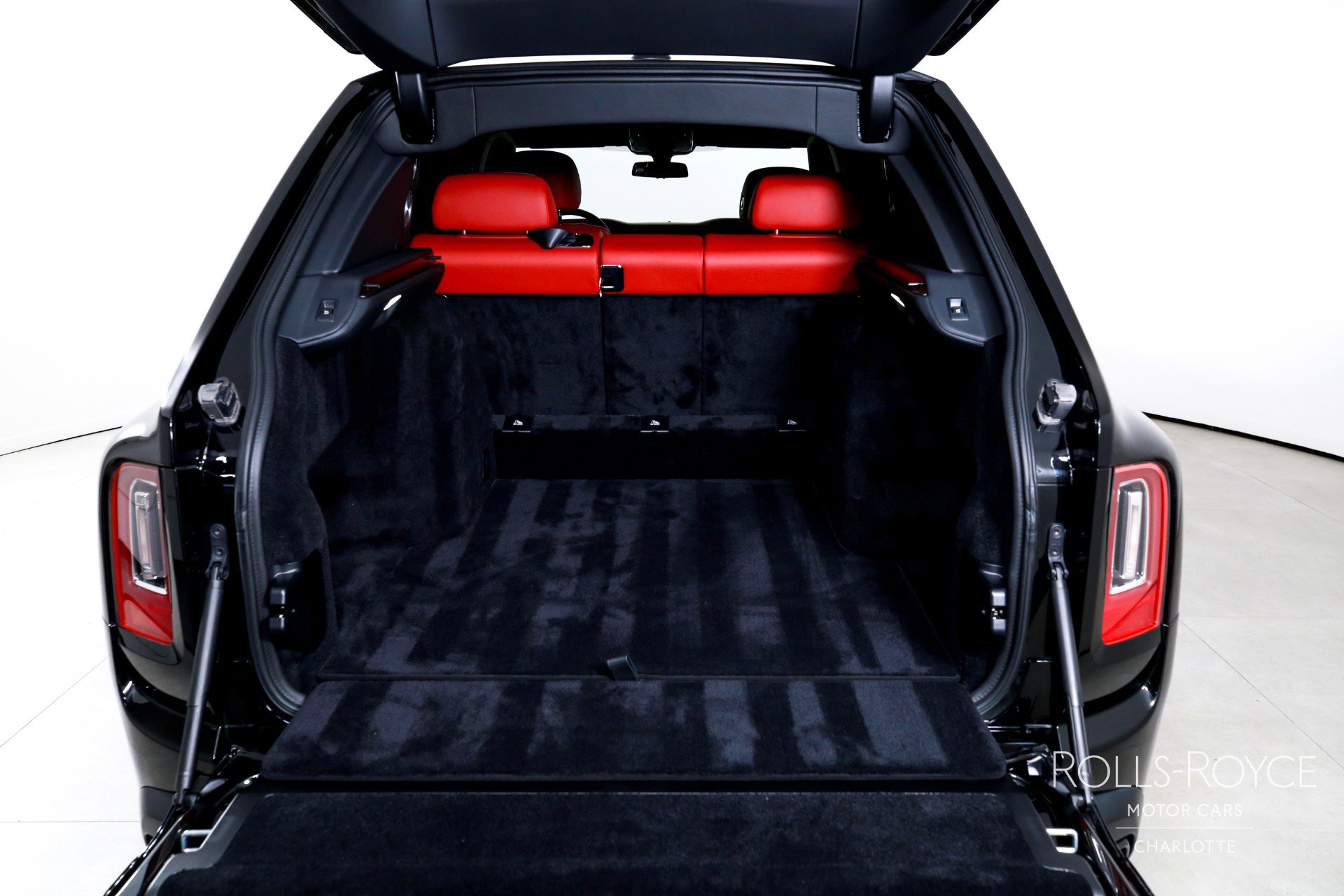 Certified 2022 Rolls-Royce Cullinan w/ Dark Exterior Package image 23