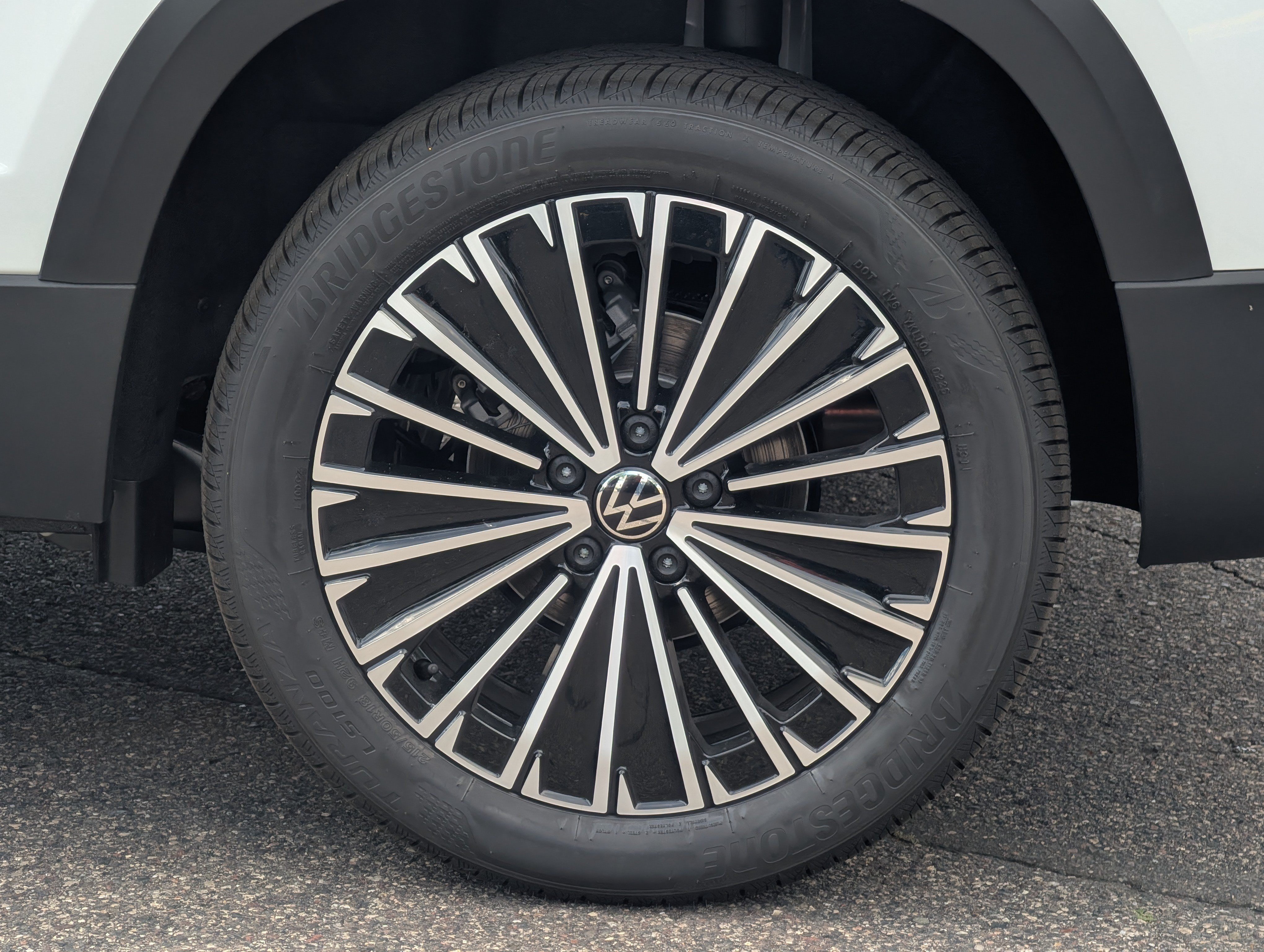 New 2026 Volkswagen Taos SE FWD image 3