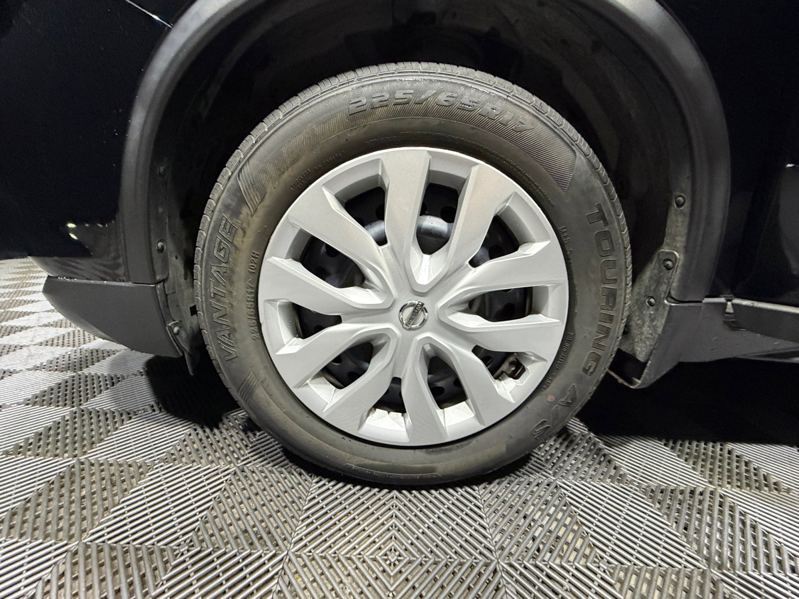 Used 2019 Nissan Rogue S FWD image 26