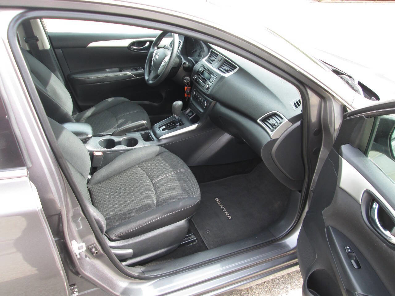 Used 2017 Nissan Sentra S FWD image 17