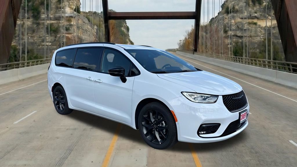 New 2026 Chrysler Pacifica Select w/ S Appearance Package