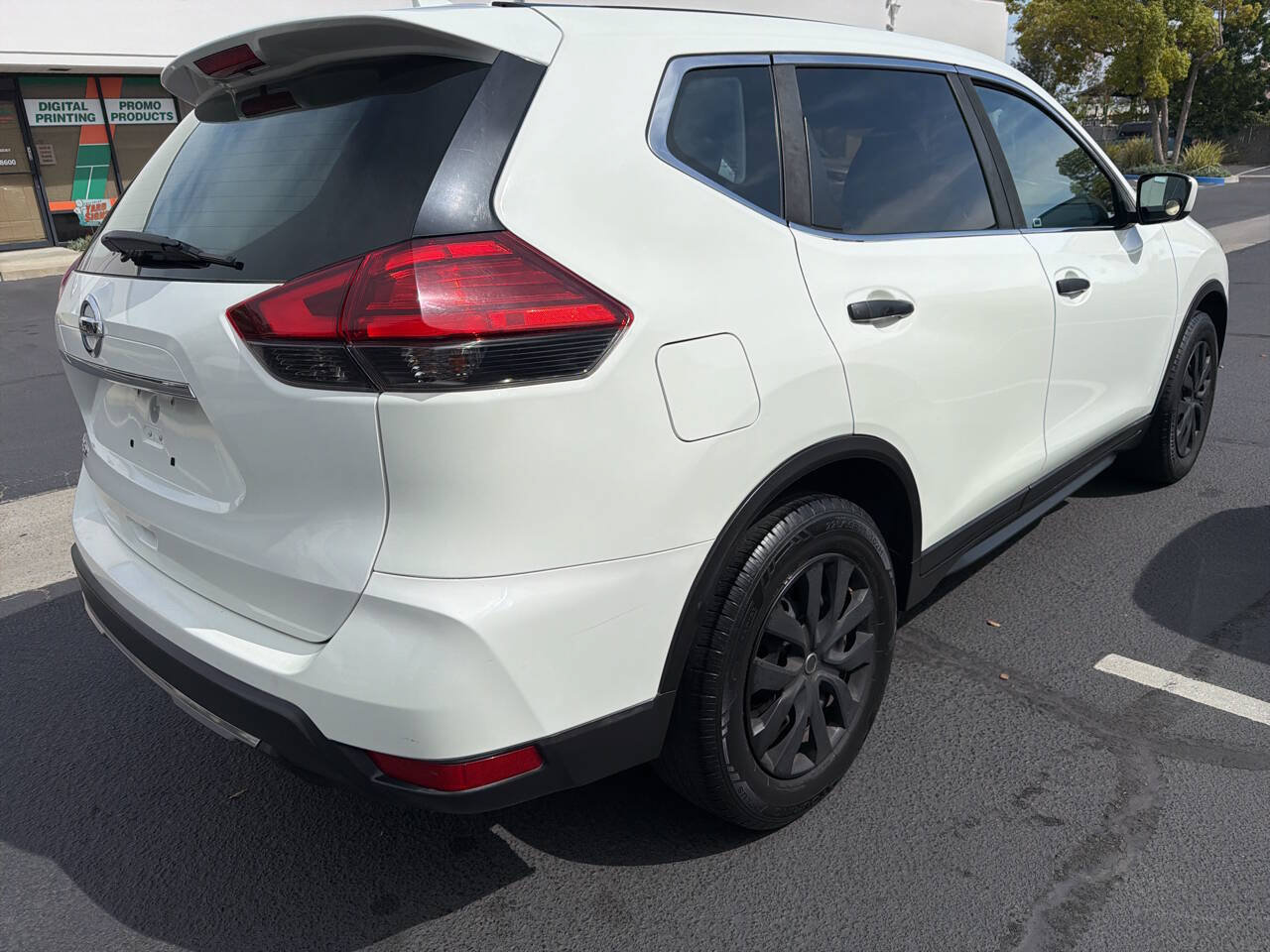 Used 2017 Nissan Rogue S FWD image 5