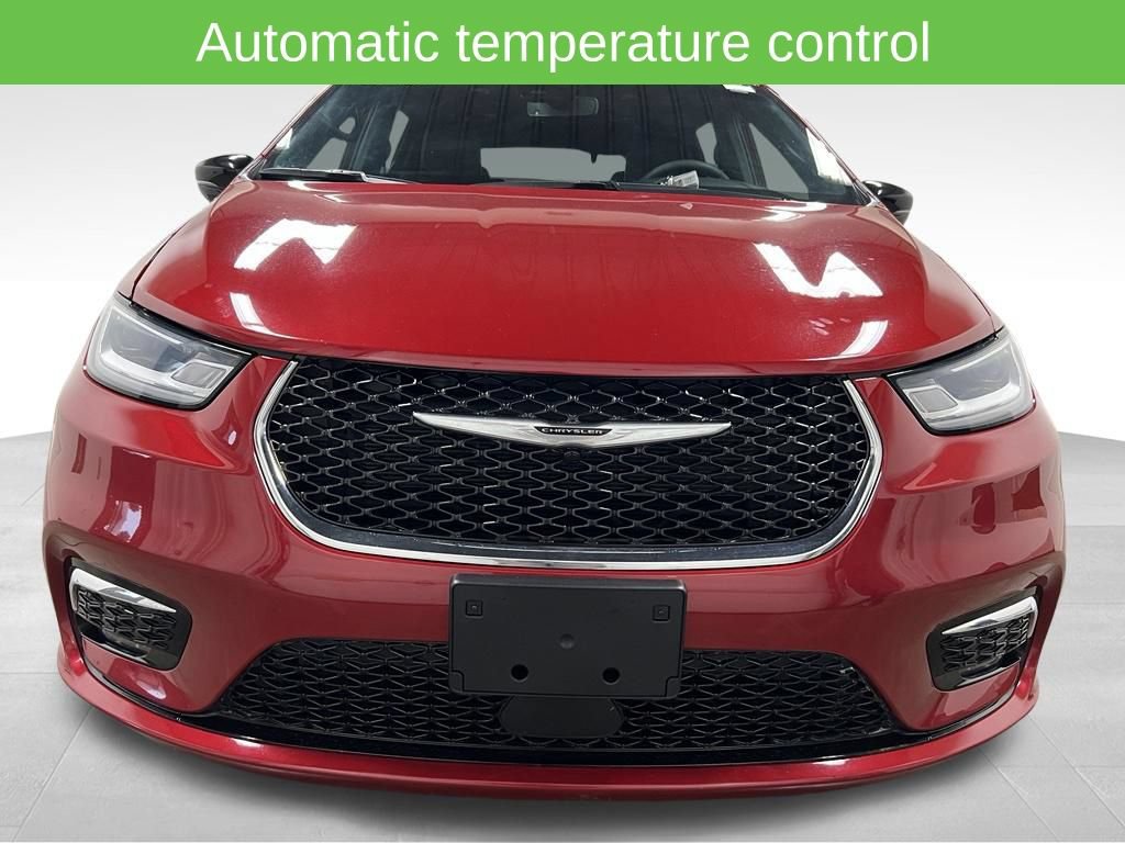 Used 2025 Chrysler Pacifica Select FWD image 12