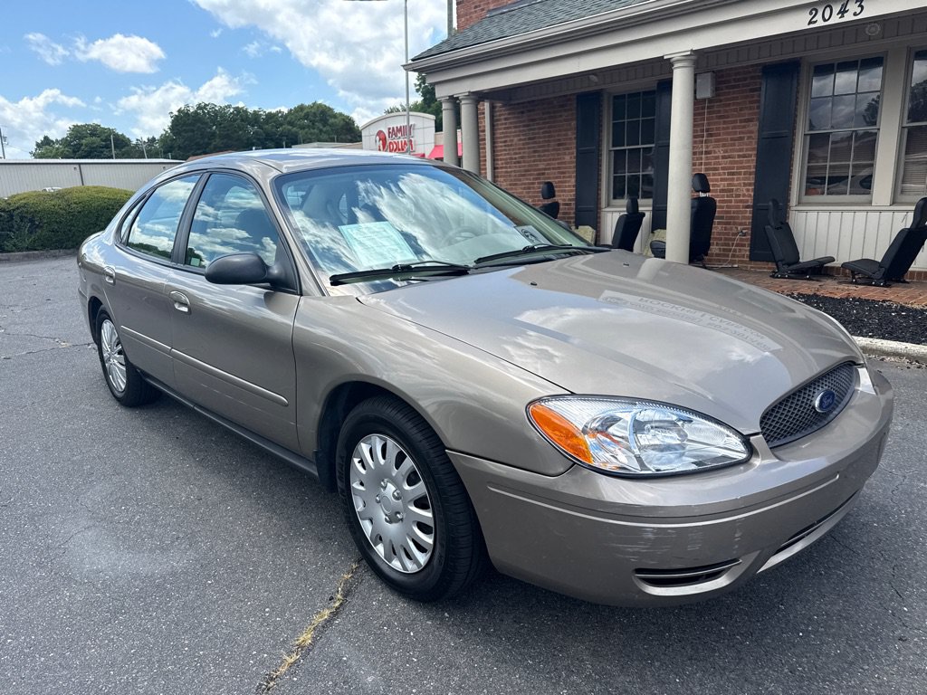 Used 2007 Ford Taurus SE FWD image 3