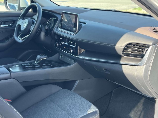Used 2021 Nissan Rogue SV FWD image 24