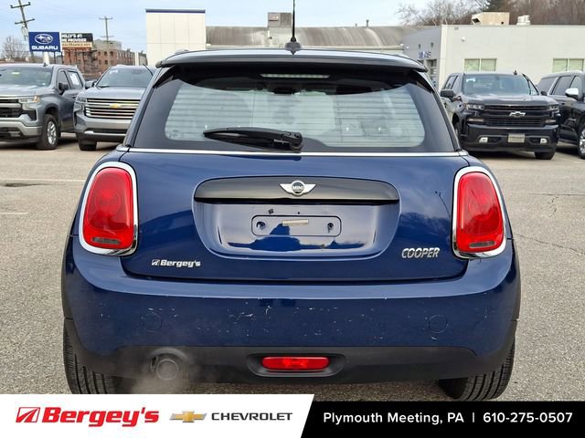 Used 2016 MINI Cooper 2-Door Hardtop image 6