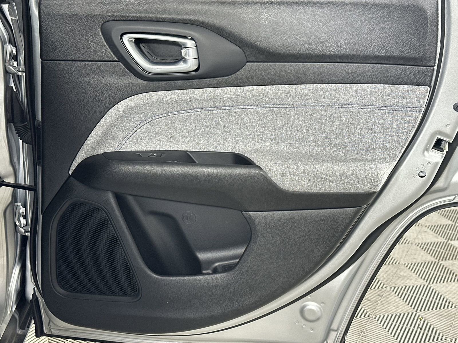 Used 2025 Jeep Compass Sport image 32