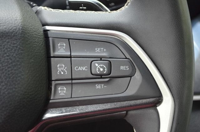 Used 2023 Jeep Grand Cherokee Altitude AWD/4WD image 21