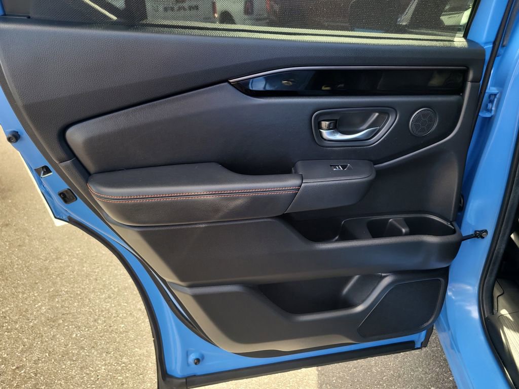 Used 2025 Honda Pilot TrailSport image 10