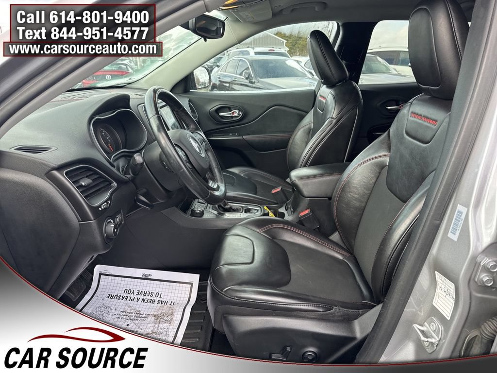 Used 2019 Jeep Cherokee Trailhawk AWD/4WD image 12