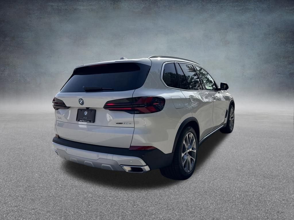 New 2026 BMW X5 xDrive50e image 5