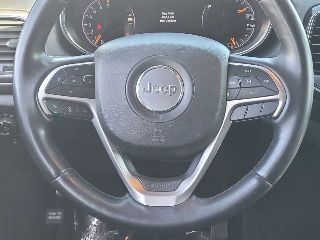 Used 2022 Jeep Grand Cherokee Laredo X image 13