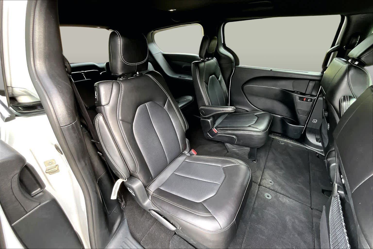 Used 2025 Chrysler Pacifica Select FWD image 21