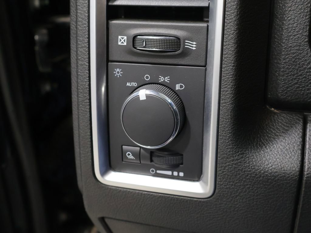 Used 2023 RAM 1500 Classic SLT AWD/4WD image 32
