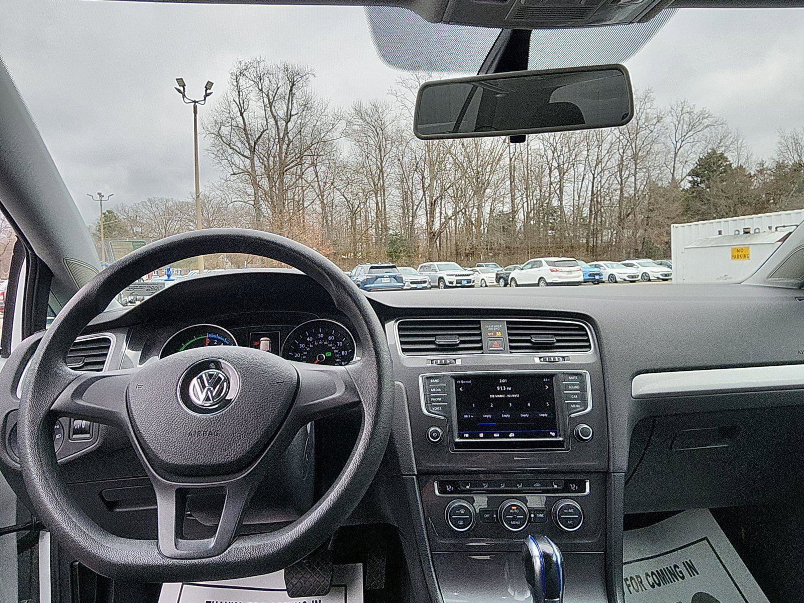 Used 2016 Volkswagen e-Golf SE w/ DC Fast Charging Package image 20