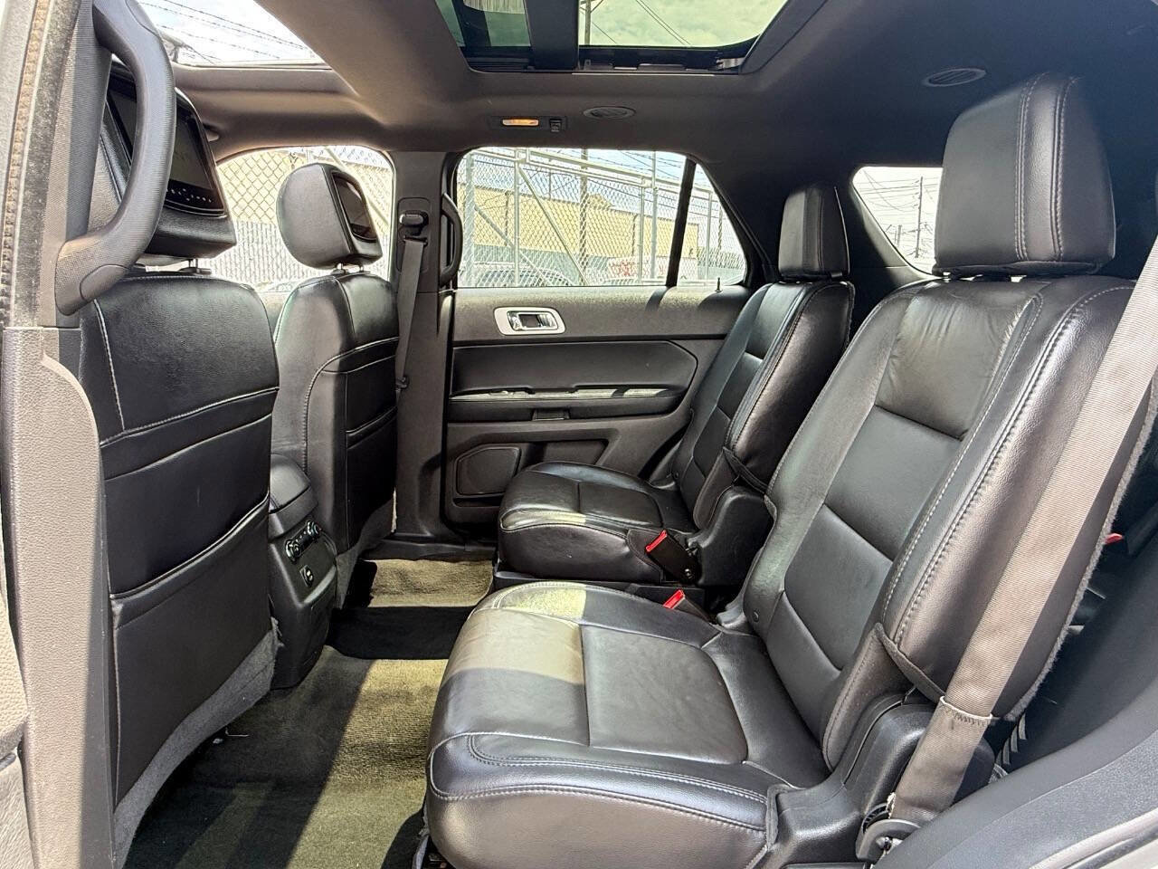 Used 2014 Ford Explorer XLT w/ Equipment Group 202A AWD/4WD image 13
