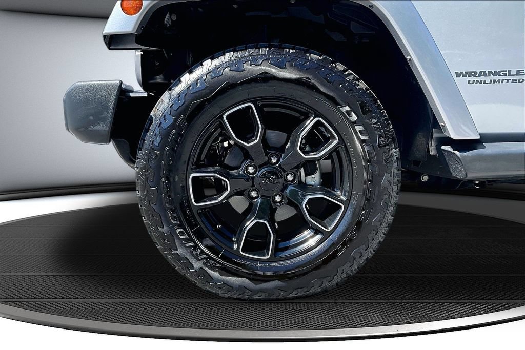 Used 2017 Jeep Wrangler Unlimited Sahara AWD/4WD image 33