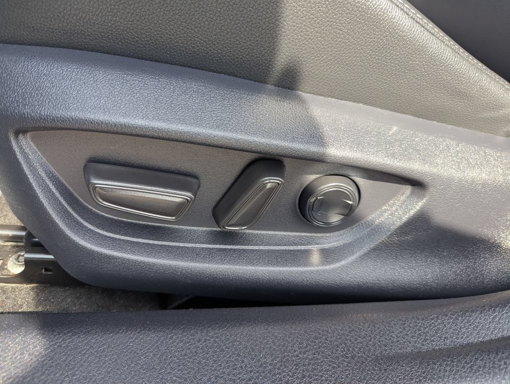 Used 2025 Toyota Camry SE FWD image 16