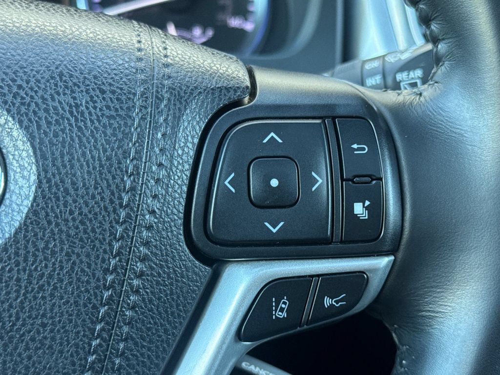 Used 2019 Toyota Highlander SE AWD/4WD image 32