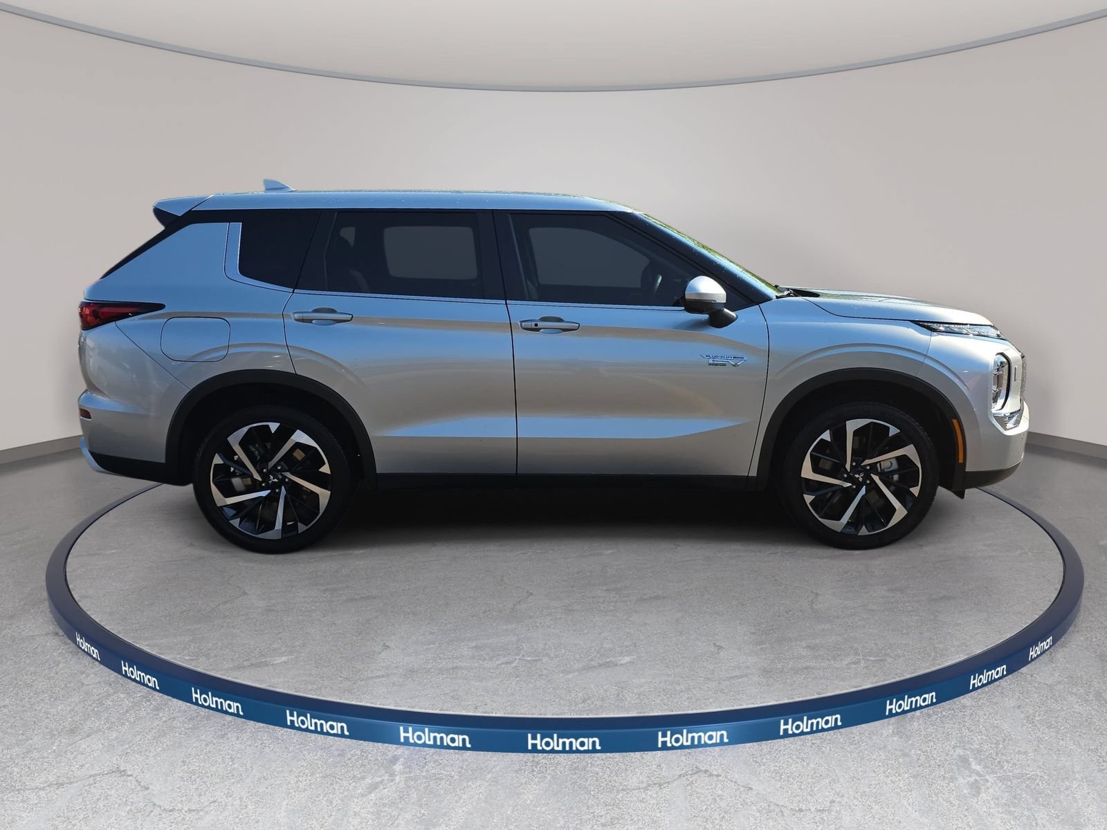 Used 2025 Mitsubishi Outlander 4WD Plug-In Hybrid image 5