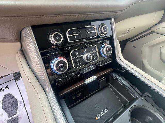 Used 2021 GMC Yukon XL Denali w/ Denali Premium Package image 17