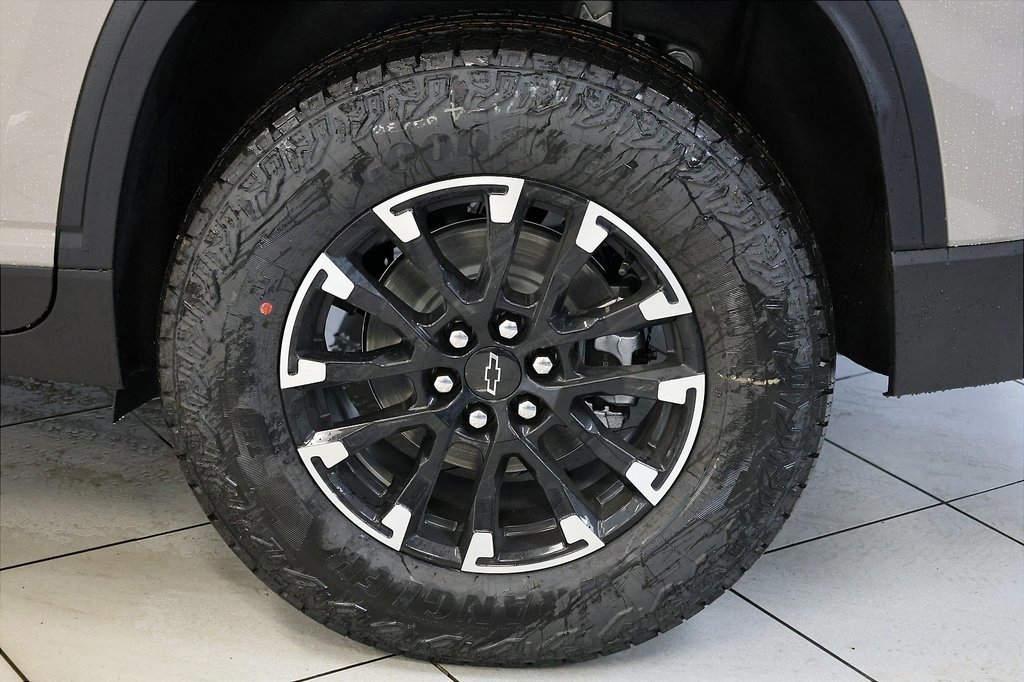 New 2026 Chevrolet Traverse Z71 w/ Driver Confidence Package image 3