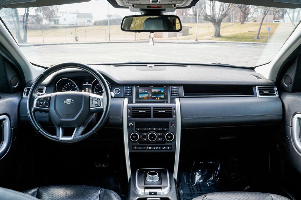 Used 2016 Land Rover Discovery Sport HSE image 11