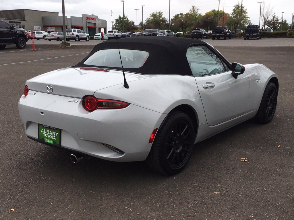 Used 2019 MAZDA MX-5 Miata Sport RWD image 7