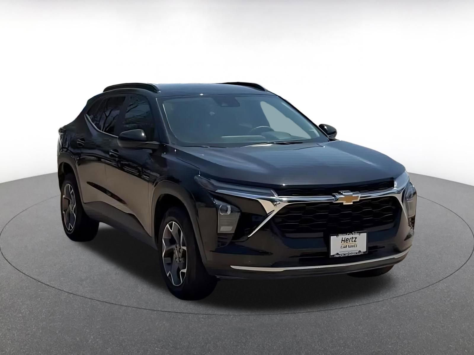 Used 2025 Chevrolet Trax LT FWD image 3