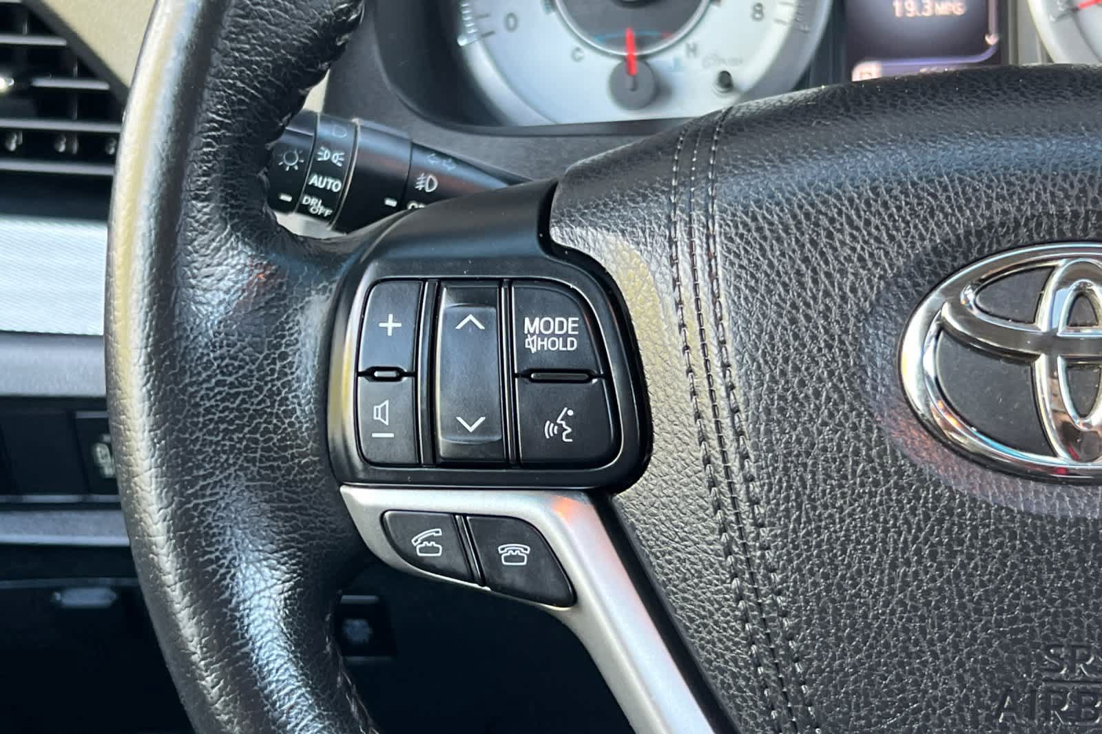 Used 2015 Toyota Sienna SE w/ SE Preferred Package FWD image 28