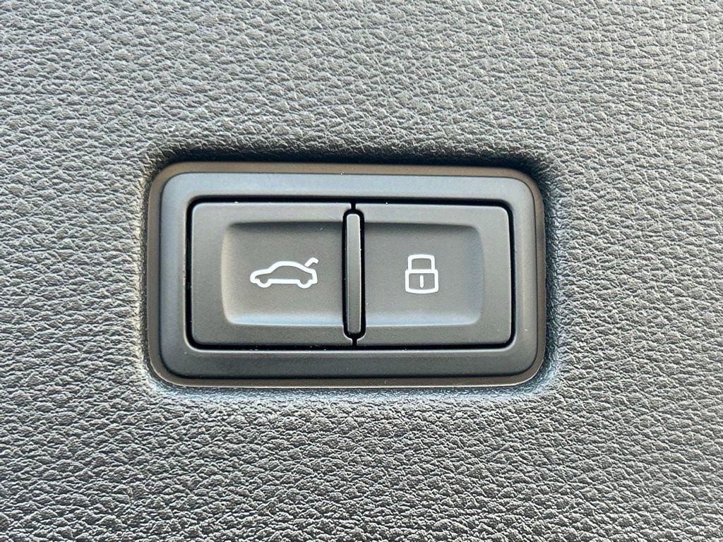 Used 2022 Audi Q8 Premium Plus w/ Premium Plus Package image 59