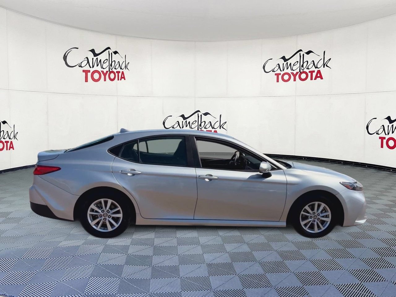 Used 2025 Toyota Camry LE FWD image 4