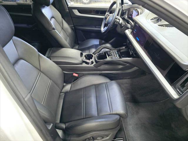 Used 2024 Porsche Cayenne Coupe image 10