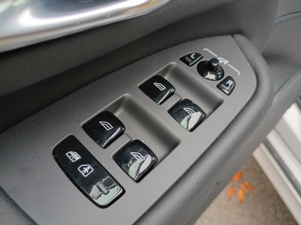 Used 2025 Volvo XC90 B6 Plus image 11